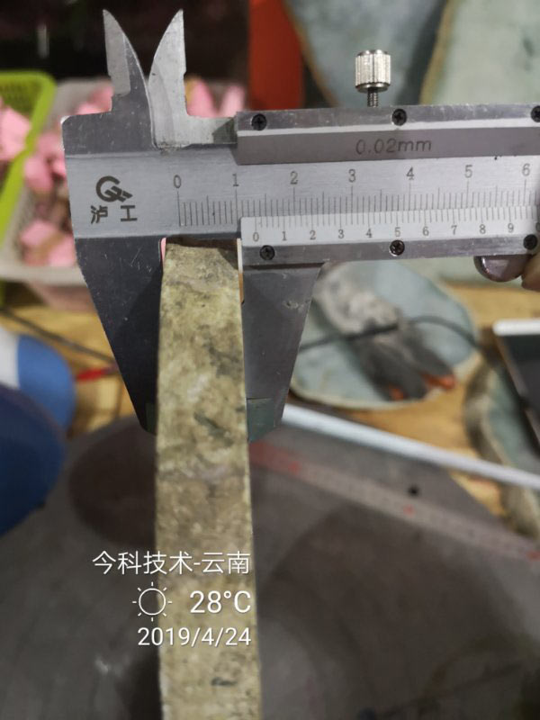 加工实例：直径380mm翡翠切割误差可以控制在0.02mm